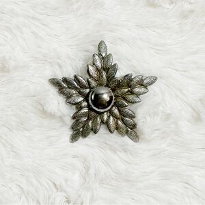 🎄 Vintage Silver Tone Star Brooch